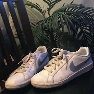 Nike tennis shoes